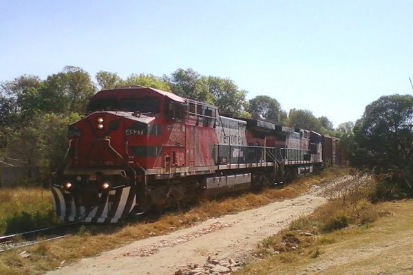 Joven resultó lesionado al ser impactado por el tren en Coronango