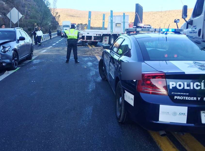 Dos muertos por choque frontal entre vagoneta y camión en la Cuacnopalan-Oaxaca