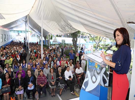 Dinorah López de Gali reitera compromiso con adultos mayores de Puebla