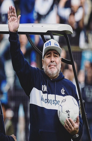 Maradona fue presentado con Gimnasia LP: “No soy un mago, hay q trabajar”