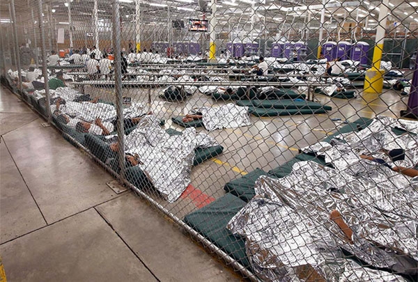 Obama y Peña acuerdan atender a niños migrantes hacinados