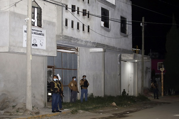 FOTOS: Hallan pipa de gas y camioneta en casa de Xochimehuacan donde habría toma clandestina