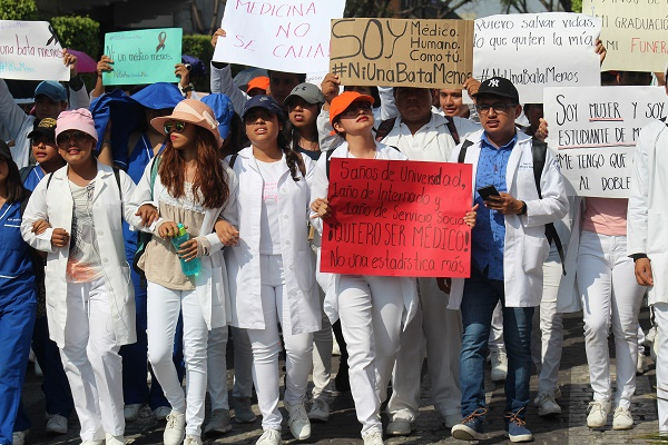 Estudiantes de campus regionales BUAP protestaron por homicidio de universitarios