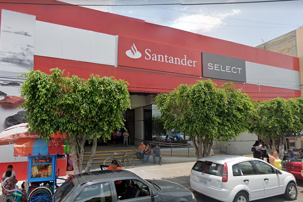 Ladrones hacen boquete para saquear banco en el centro de Tehuacán