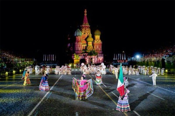 Jóvenes de Puebla tocan para Putin en festival musical de Rusia