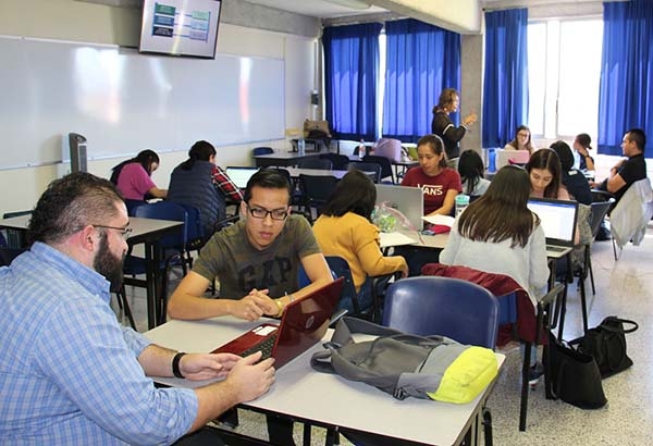 Exitoso mercadólogo regresa a su alma mater: la UMAD