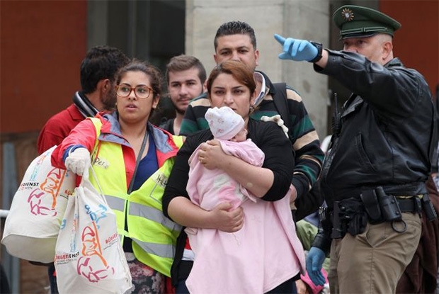 Alemania reciben a miles de refugiados provenientes de Siria