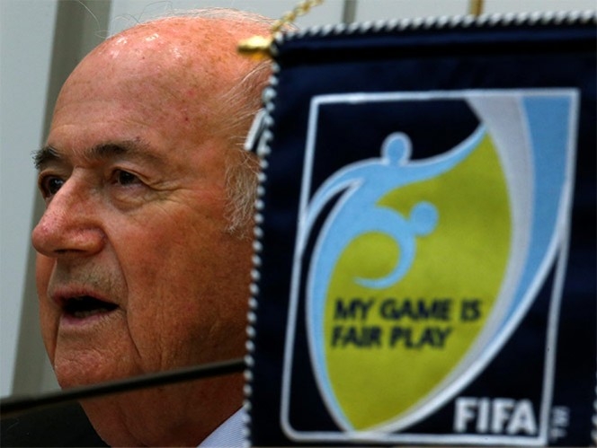 Blatter califica de error realizar el Mundial en Qatar