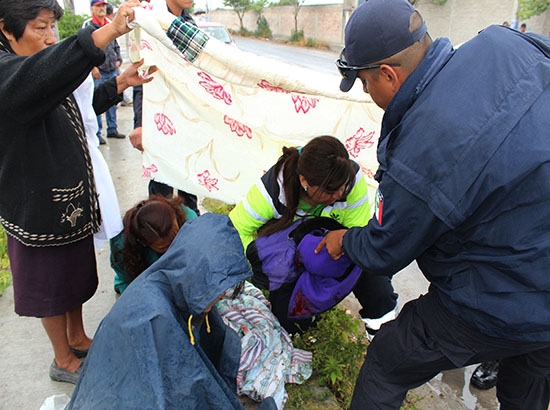 Una mujer dio a luz en la calle en Tehuacán
