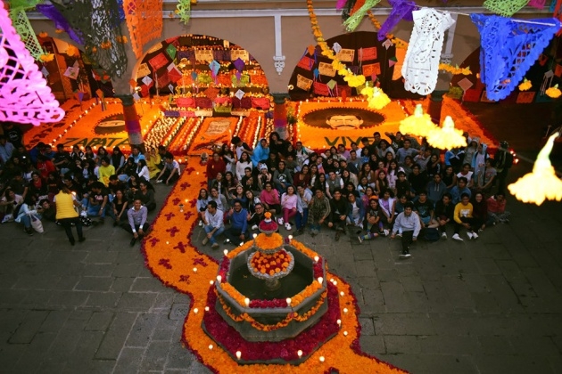 La espectacular ofrenda en la preparatoria “Emiliano Zapata” de la BUAP