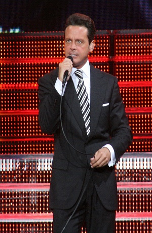 VIDEO: Luis Miguel reaparece en Miami y sus fans enloquecen