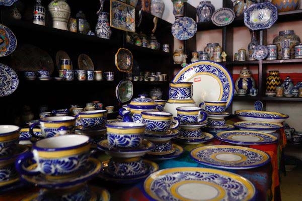 Proponen crear escuela de talavera en Puebla