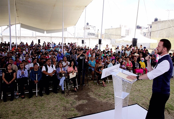 Banck entrega camiones y equipo para mejorar servicio de limpia en Puebla