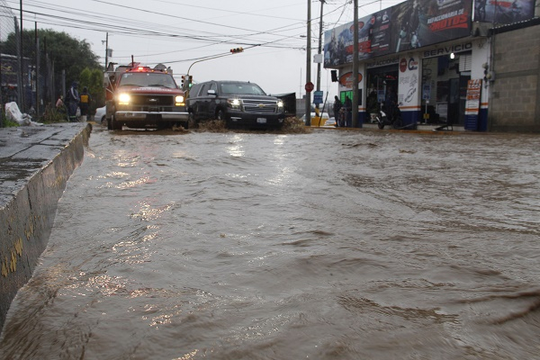 Fotos: Lluvia y granizo sorprende a lo poblanos este lunes