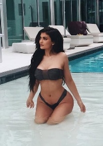 FOTOS: Kylie Jenner conquista en bikini