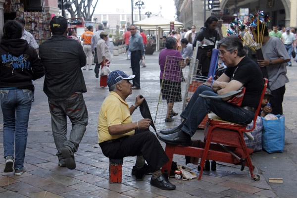 El 70% de los poblanos trabaja en la informalidad: STPS