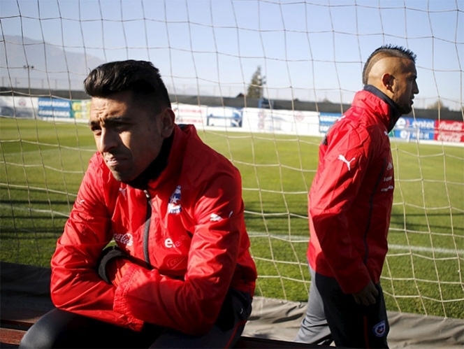 Jara se quedaría sin equipo por “caricia” a Cavani, ya no lo quieren en Alemania