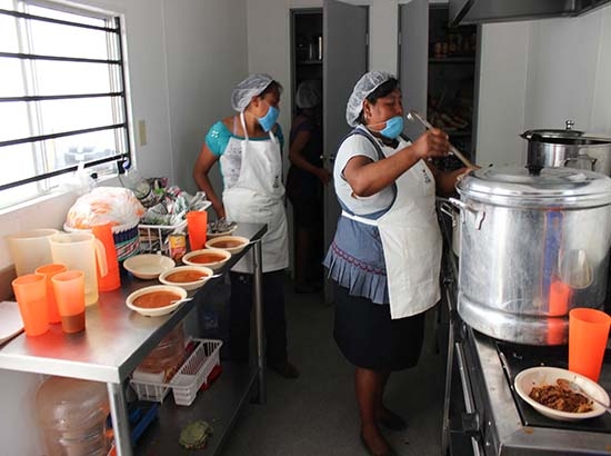 UMA llevan hasta 240 raciones al día a juntas auxiliares de Puebla capital