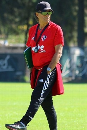 Rubén Omar Romano fue cesado como DT del Atlas