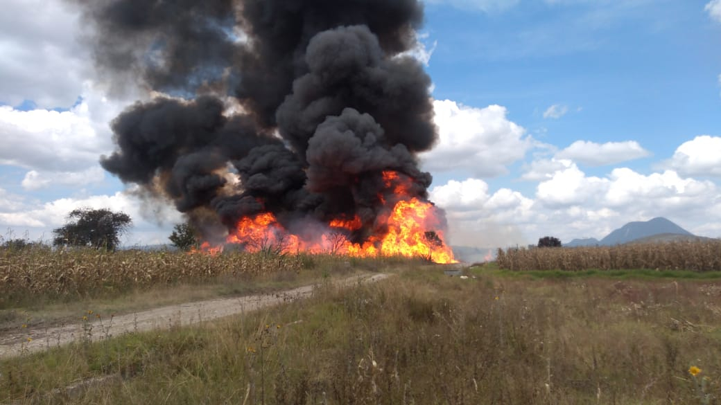 Mantienen incendio controlado por fuga de gas en Tepeaca