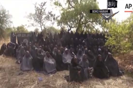 Boko Haram exhibe a niñas secuestradas y condiciona su liberación