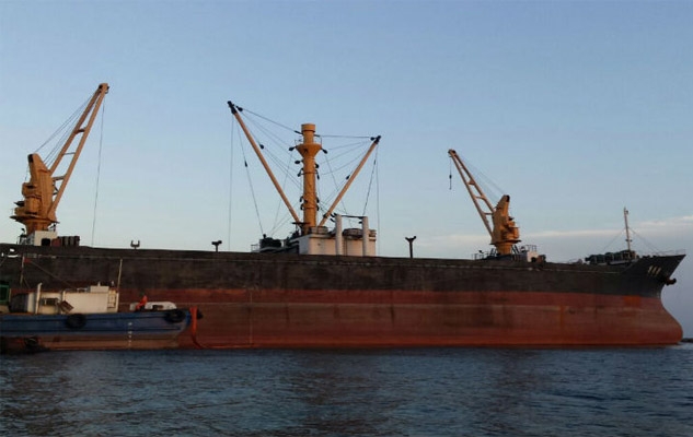 Barco coreano causa desastre ecológico al encallar en Veracruz