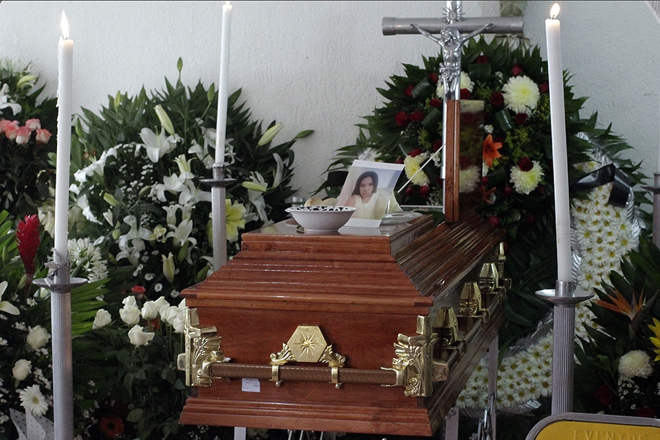 Hijos de “Simitrio” salen del Cereso de Puebla para velar a su hermana Meztli