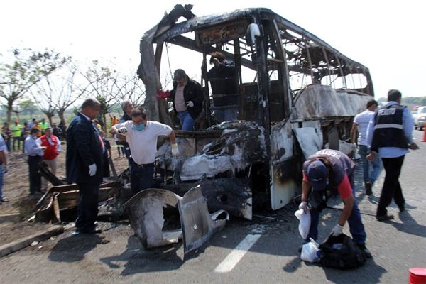 Así fue el  incendio del autobús de pasajeros en Veracruz