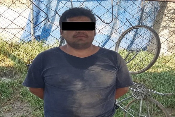 Detienen a dos huachicoleros junto con camionetas en Texmelucan