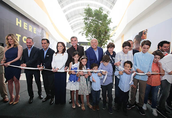 Tony Gali acude a inauguración de ampliación de Outlet Puebla