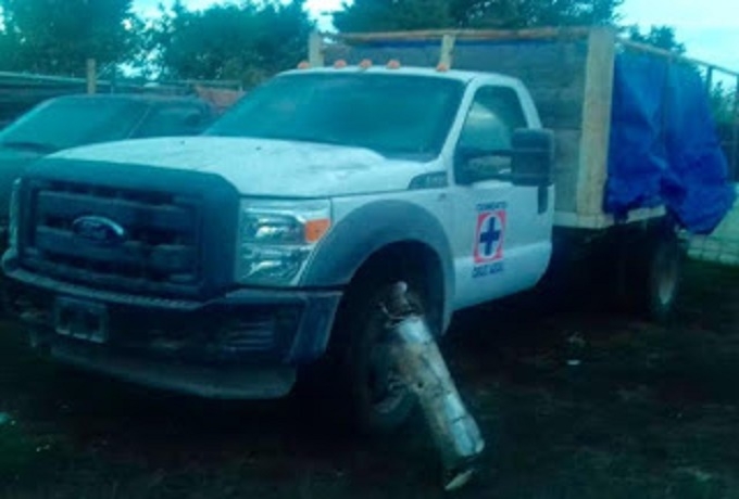 Localizan dos camionetas con 200 litros de combustible en Santa María Xonacatepec