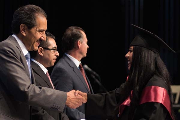 El rector de la BUAP asistió a la graduación de la generación 2019 de la Facultad de Contaduría Pública