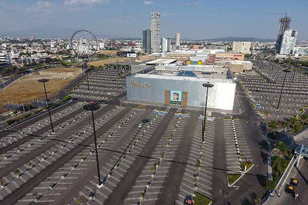 Por pandemia cerrarán 2 mil 500 negocios de plazas comerciales; no pueden pagar rentas