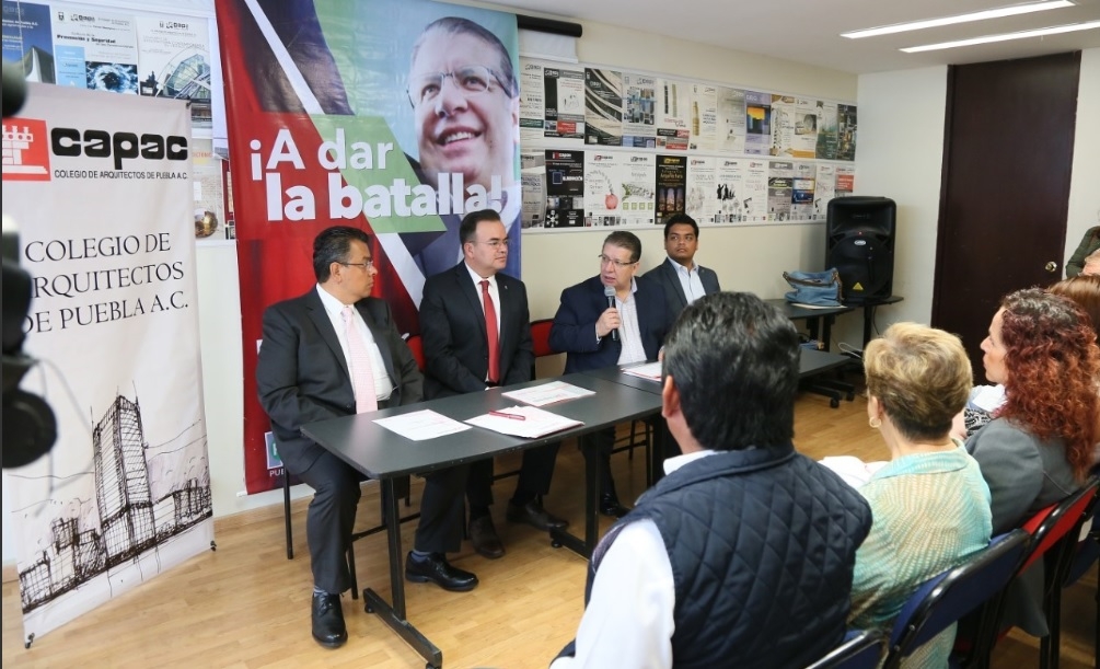 Doger se reunió con el Colegio de Arquitectos de Puebla