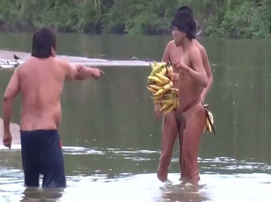 VIDEO: Así fue el primer contacto de tribu del Amazonas con la civilización