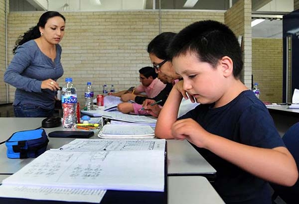 Niño de 9 años cursa diplomado en Facultad de Química de la UNAM