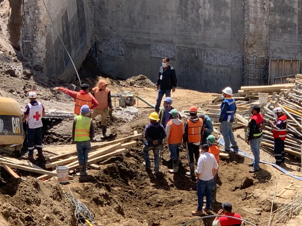 Trabajador muere sepultado tras derrumbe de obra en Texmelucan; hay dos desaparecidos