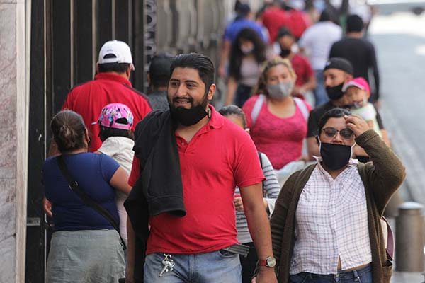 Poblanos aumentan movilidad por cambio de semáforo COVID-19