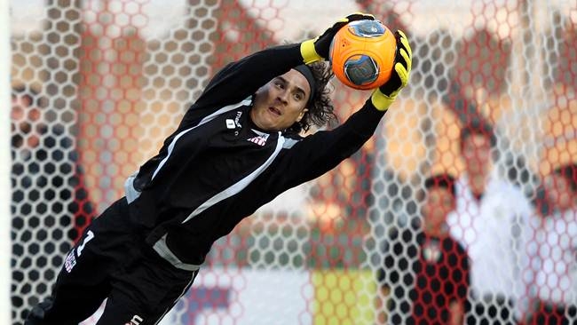 Memo Ochoa y Ajaccio, descendidos en Francia