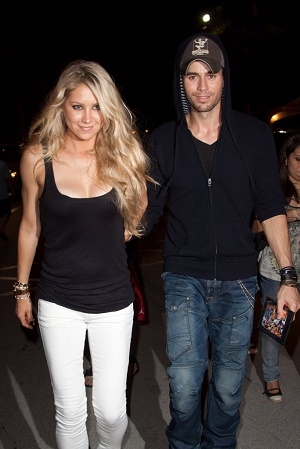 Enrique Iglesias y Anna Kournikova presumen a sus mellizos