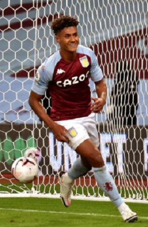 Aston Villa goleó 7-2 al campeón Liverpool