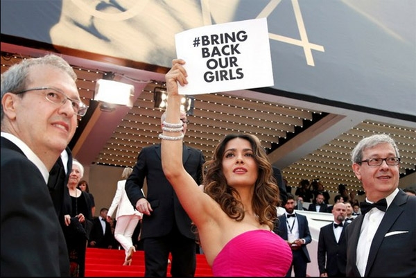 Salma Hayek reclama en Cannes la liberación de niñas en Nigeria