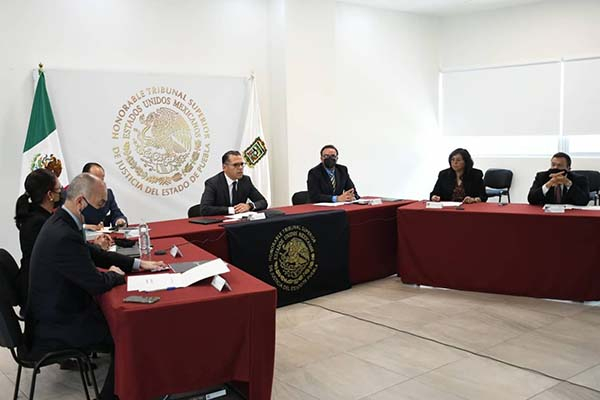 Magistrados del TSJ dialogan con estudiantes de la BUAP sobre juicios orales en materia familiar