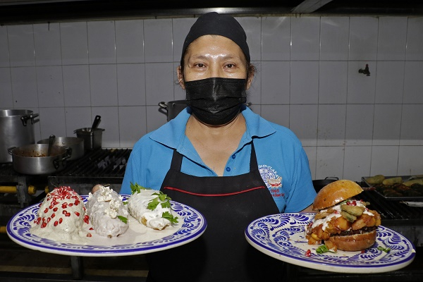FOTOS: Regresa la hamburguesa de nogada por segundo año consecutivo