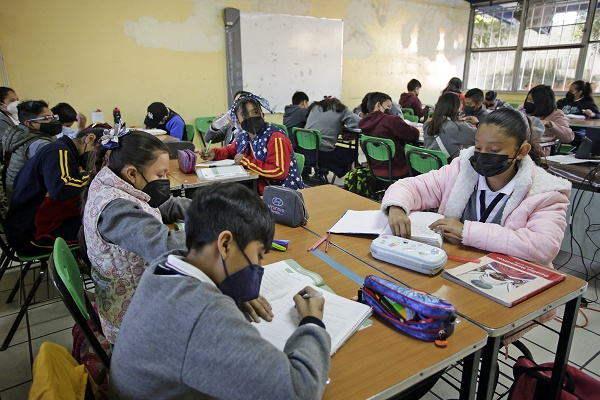 FOTOS: Todos los estudiantes poblanos regresan a clases presenciales tras dos años de pandemia