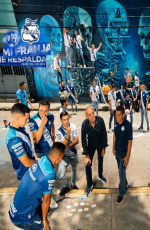 Club Puebla presentó foto oficial tomada en el barrio de El Refugio-San Antonio