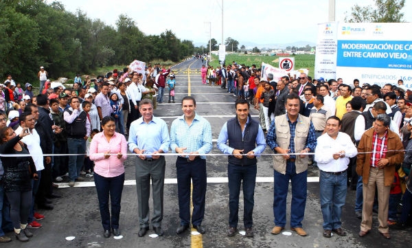 RMV y Gali inauguran camino y entregan apoyos en San Miguel Espejo