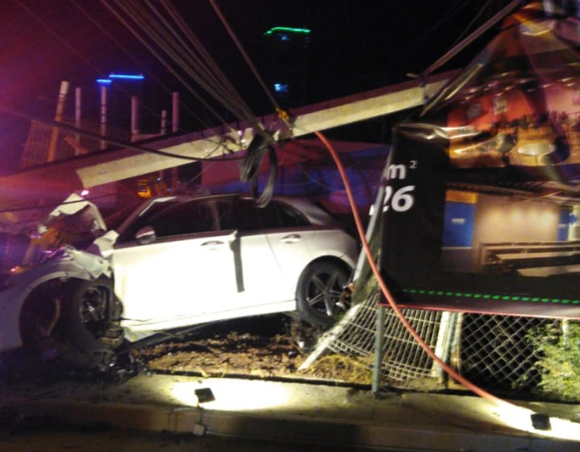 Auto choca y destroza pozo; deja sin agua a 19 colonias de Puebla