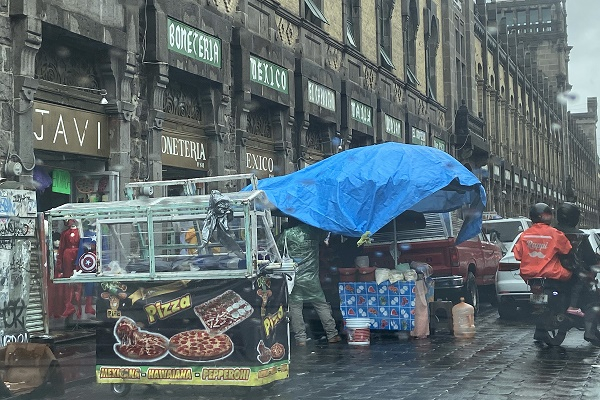 Gobierno estatal y nueva autoridad municipal regularán el ambulantaje en Puebla