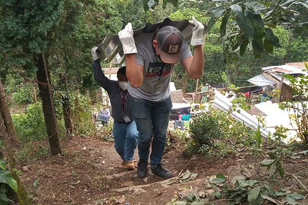 SEDIF Puebla lleva apoyos a damnificados por “Grace” en Xicotepec